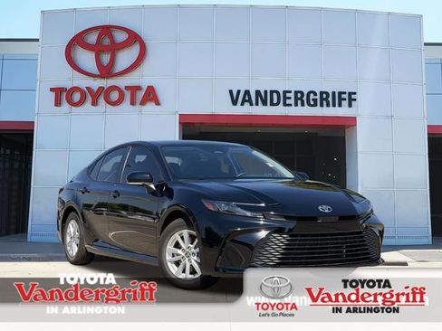 Used 2026 Toyota Camry LE w/ Convenience Package FWD image 1