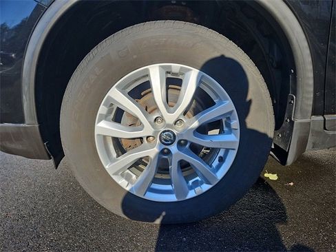 Used 2019 Nissan Rogue SV image 31