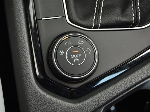 New 2025 Volkswagen Taos S image 17