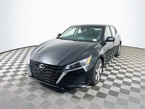 Certified 2025 Nissan Altima 2.5 S image 6