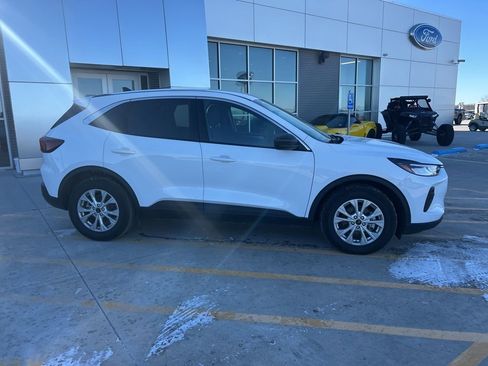 Used 2024 Ford Escape Active image 2