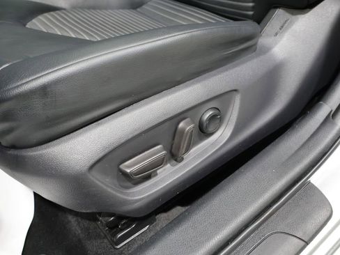 Used 2018 Toyota Camry SE w/ Audio Package FWD image 13