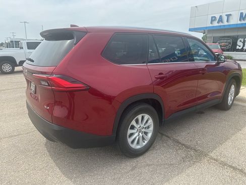 Used 2024 Toyota Grand Highlander AWD image 5