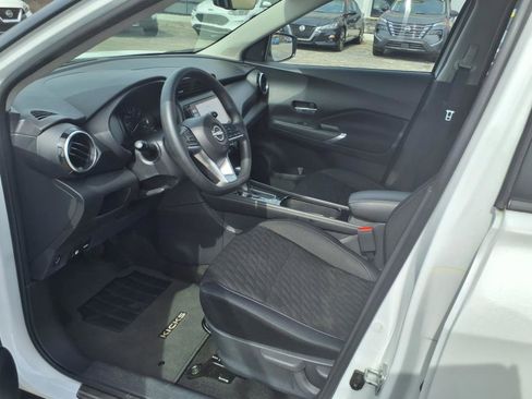 Used 2022 Nissan Kicks SV w/ Interior Electronics Package FWD image 12