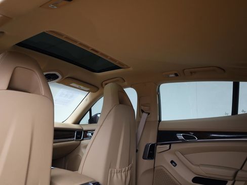 Used 2012 Porsche Panamera 4 image 18