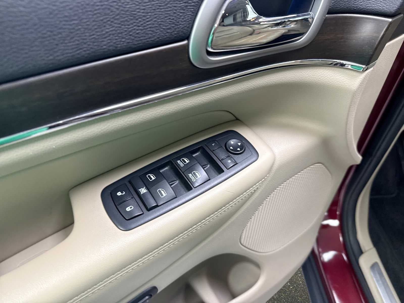Used 2018 Jeep Grand Cherokee Limited AWD/4WD image 15