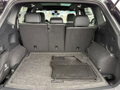 Used 2023 Volkswagen Tiguan SE R-Line image 5