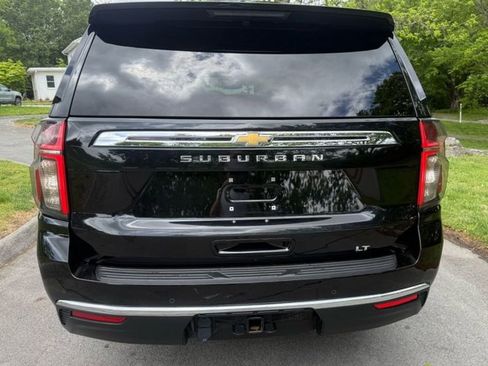 Used 2022 Chevrolet Suburban LT AWD/4WD image 8