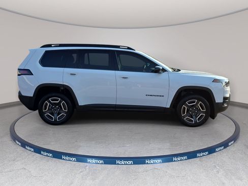 Used 2026 Jeep Cherokee Laredo AWD/4WD image 5