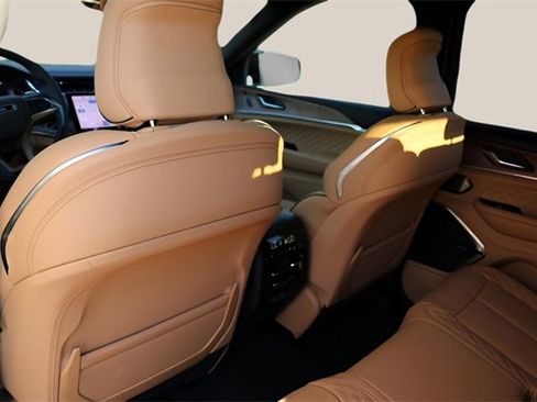 New 2025 Jeep Grand Cherokee Summit image 15