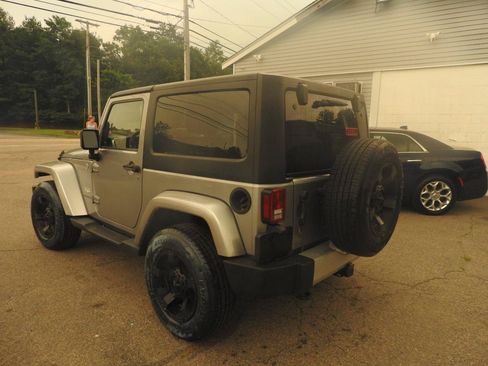Used 2015 Jeep Wrangler Sahara w/ Connectivity Group AWD/4WD image 2