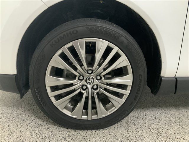 Used 2024 Toyota Venza XLE AWD/4WD image 9