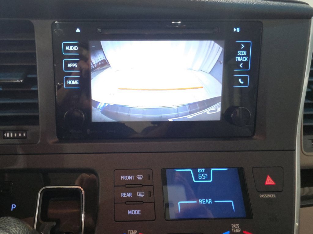 Used 2017 Toyota Sienna XLE FWD image 10