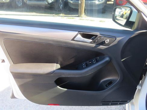 Used 2014 Volkswagen Jetta TDI FWD image 9