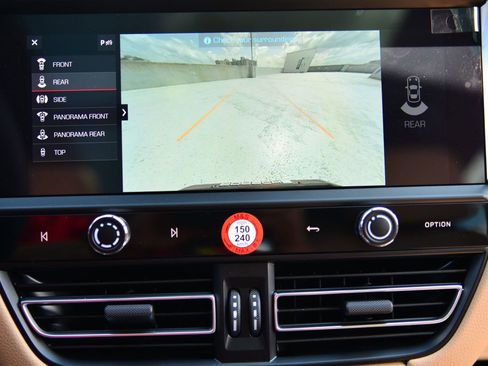 Certified 2025 Porsche Macan image 36