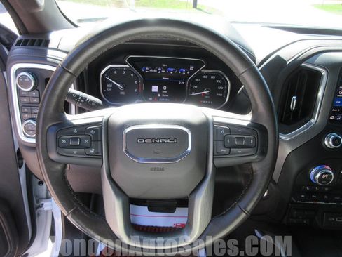 Used 2021 GMC Sierra 1500 Denali w/ Denali Ultimate Package AWD/4WD image 11