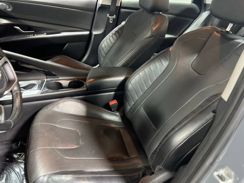 Used 2021 Hyundai Elantra Limited FWD image 19