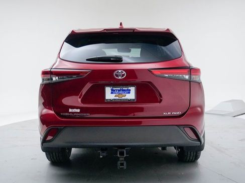 Used 2021 Toyota Highlander XLE image 5