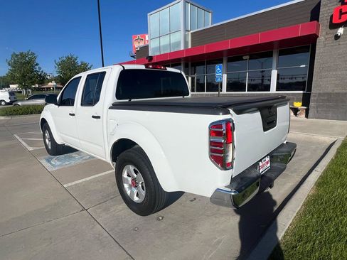 Used 2013 Nissan Frontier SV w/ SV Value Truck Pkg AWD/4WD image 8