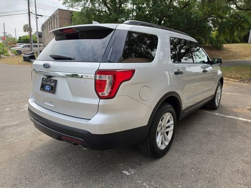 Used 2017 Ford Explorer FWD image 3