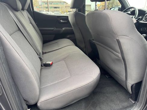 Used 2018 Toyota Tacoma TRD Off-Road w/ Technology Package image 11