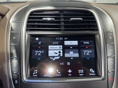 Used 2016 Lincoln MKX Reserve w/ Technology Package FWD image 26