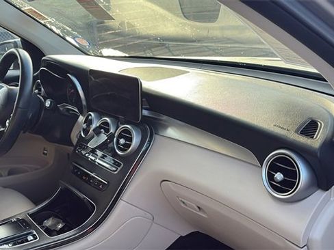 Used 2022 Mercedes-Benz GLC 300 image 31