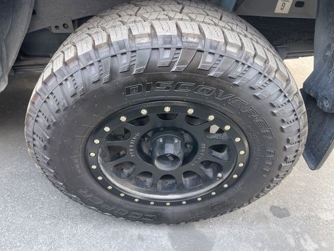 Used 2021 Toyota Tacoma TRD Off-Road w/ Technology Package image 3