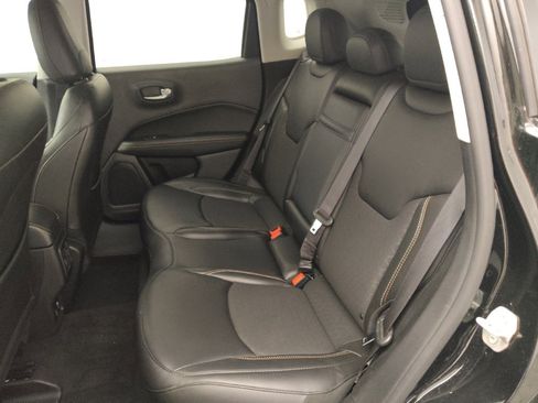 Used 2019 Jeep Compass Latitude image 18