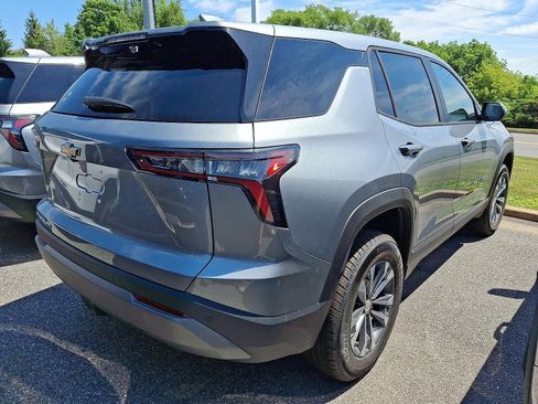 New 2026 Chevrolet Equinox LT w/ Convenience Package II AWD/4WD image 4