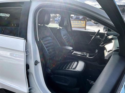 Used 2022 Ford Edge SEL image 11