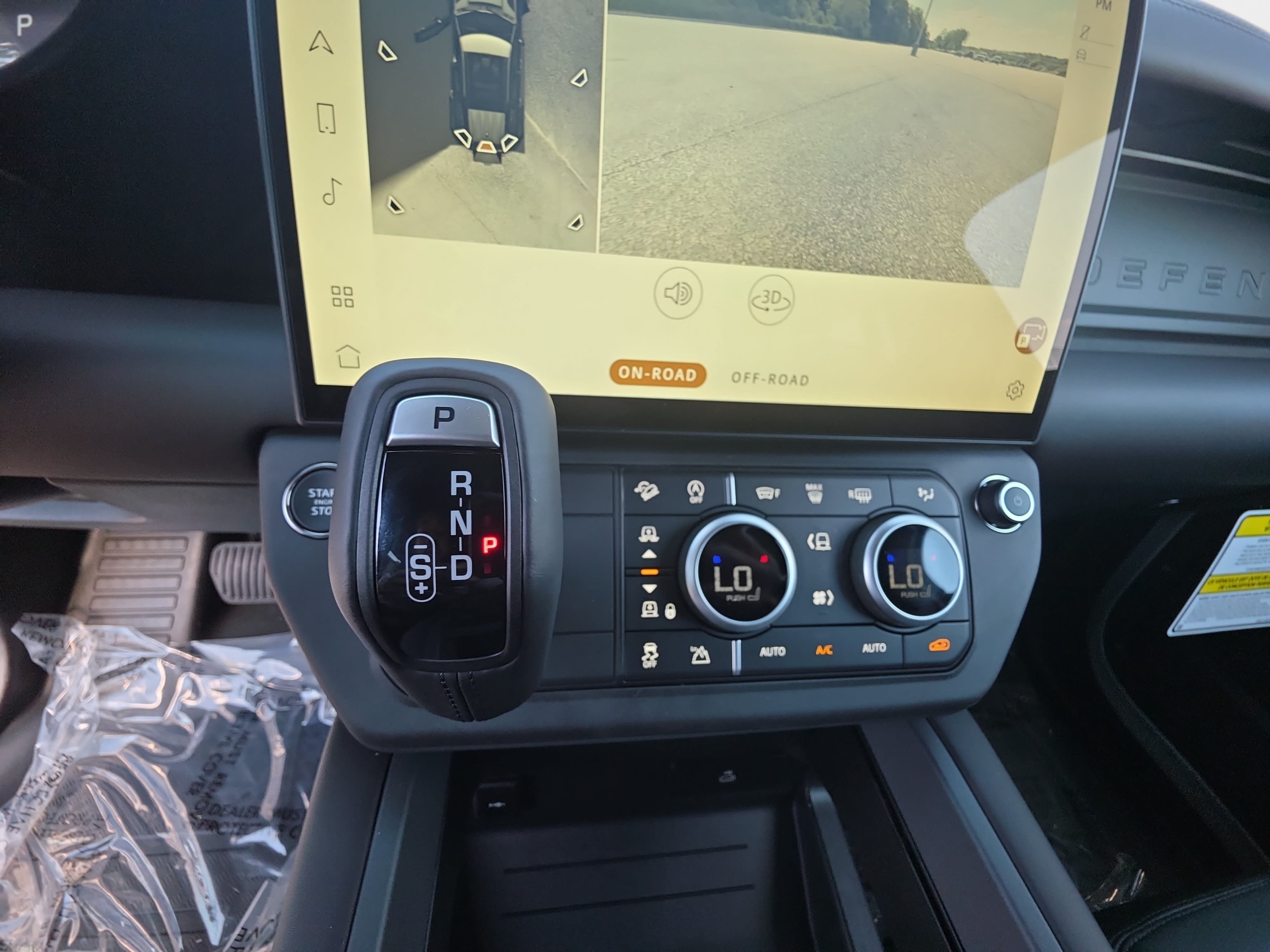 New 2026 Land Rover Defender 110 X-Dynamic SE AWD/4WD image 24