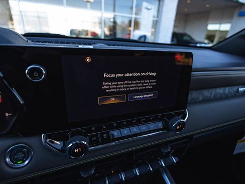 New 2026 Chevrolet Colorado ZR2 w/ Off-Road Front Bumper Package image 18