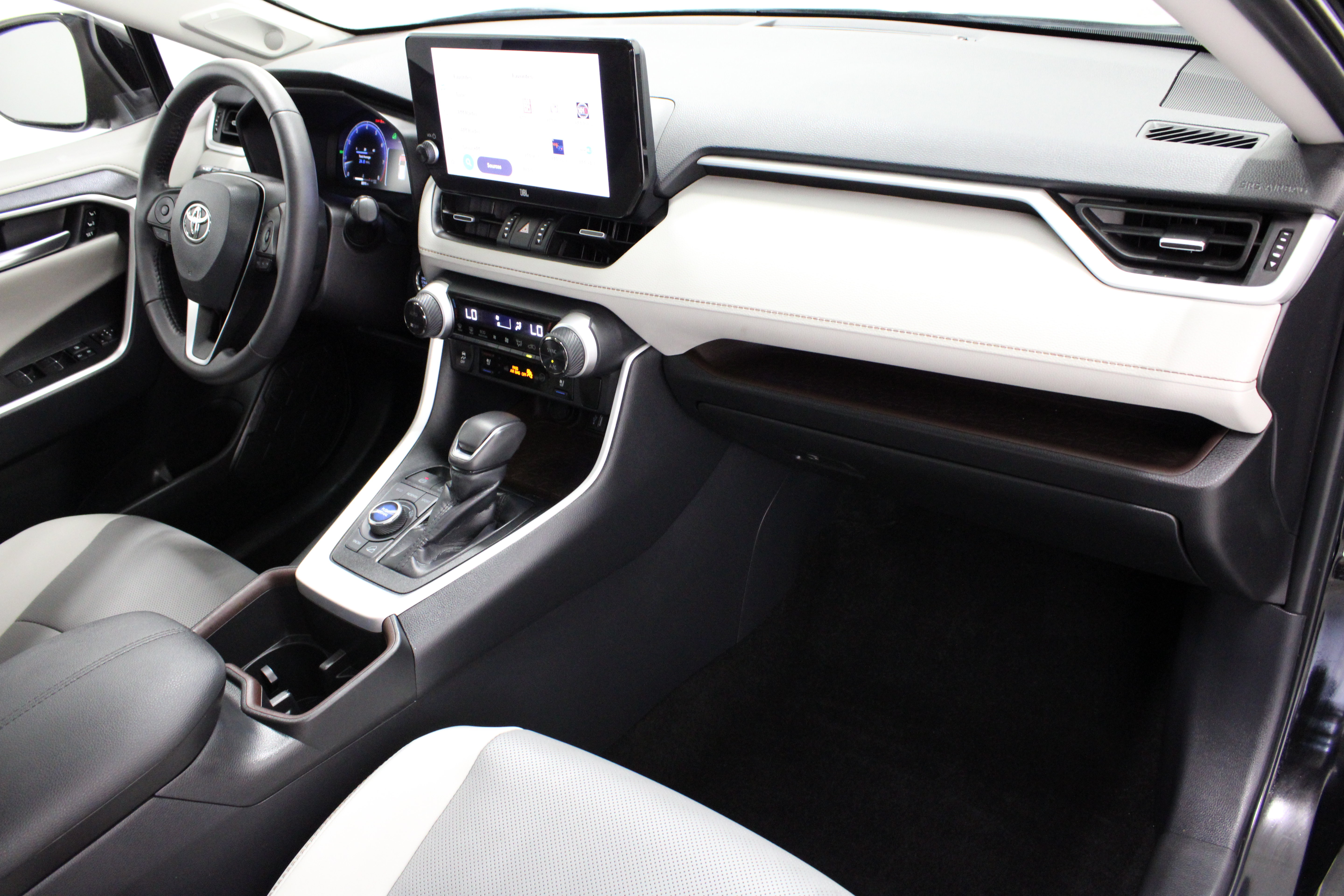 Used 2025 Toyota RAV4 Limited w/ Weather Package AWD/4WD image 38