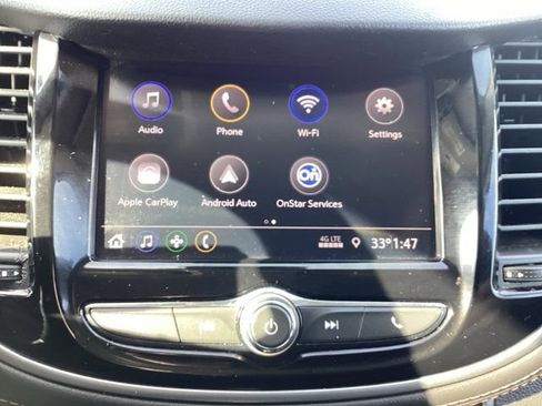 Used 2021 Chevrolet Trax LT w/ LT Convenience Package image 19