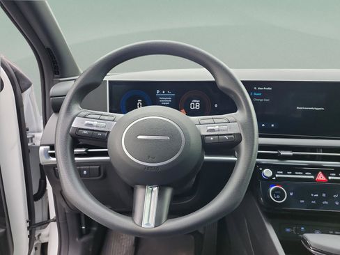 Certified 2025 Hyundai Santa Cruz SEL FWD image 9