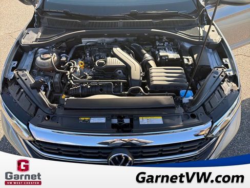 Certified 2023 Volkswagen Jetta SE w/ Panoramic Sunroof Package image 9