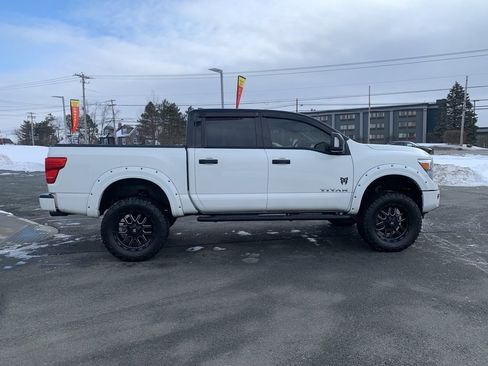 Used 2023 Nissan Titan SV w/ SV Convenience Package image 8