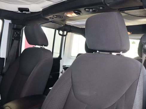 Used 2018 Jeep Wrangler Unlimited Sport w/ Connectivity Group AWD/4WD image 17