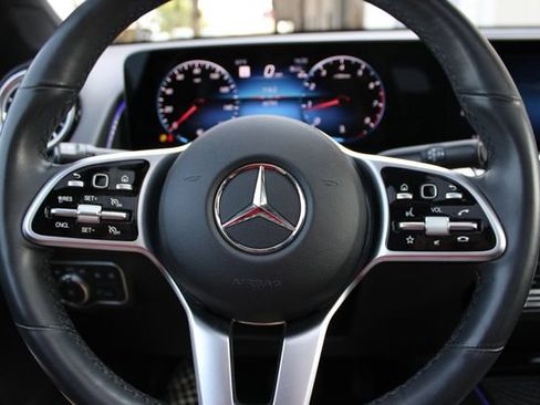 Used 2022 Mercedes-Benz GLB 250 4MATIC w/ Premium Package Lite image 12