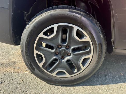 Used 2015 Jeep Renegade Trailhawk image 11