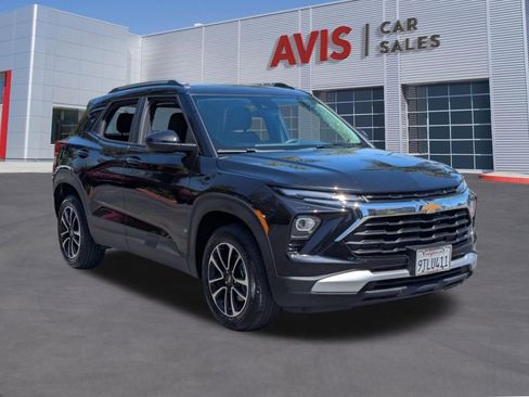 Used 2025 Chevrolet TrailBlazer LT AWD/4WD image 3