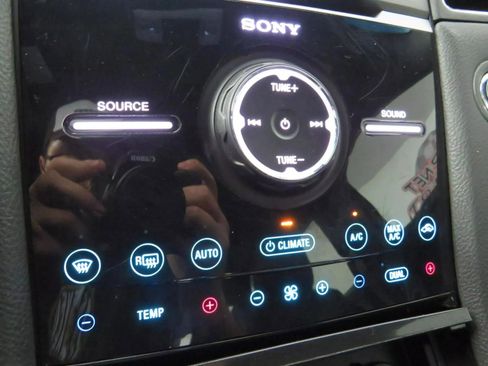 Used 2018 Ford Taurus Limited image 24