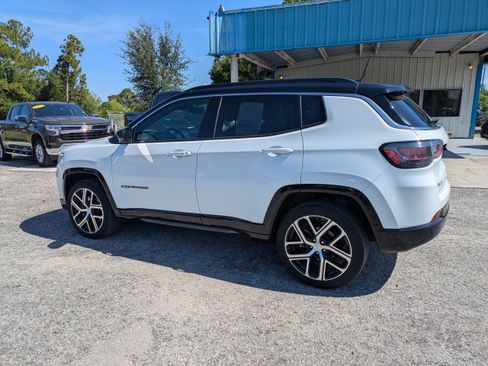 Used 2024 Jeep Compass Limited w/ Elite Group AWD/4WD image 6
