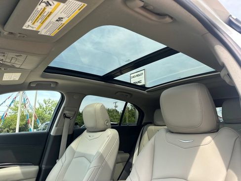 Used 2023 Cadillac XT4 Luxury w/ Cold Weather Package FWD image 19