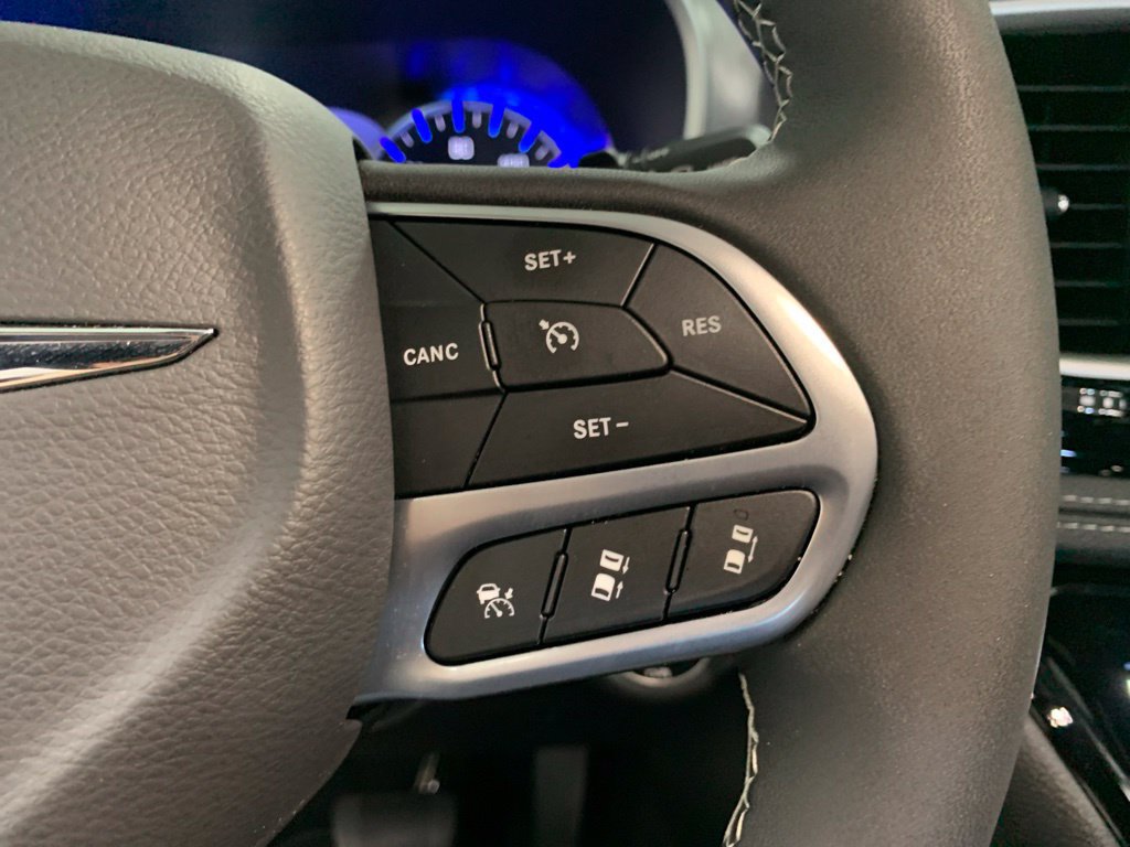 Used 2026 Chrysler Pacifica Select FWD image 20