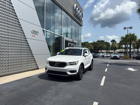 Used 2021 Volvo XC40 T5 Inscription w/ Advanced Package AWD/4WD image 2