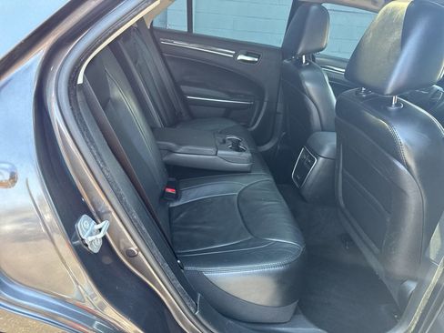 Used 2015 Chrysler 300 Limited image 21