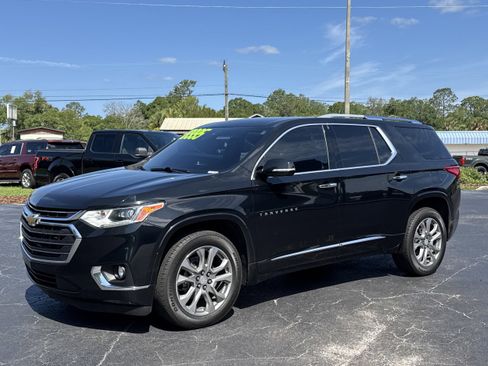 Used 2018 Chevrolet Traverse Premier w/ Driver Confidence II Package FWD image 3