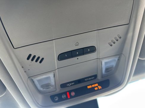 Used 2020 Chevrolet Equinox LT w/ Driver Convenience Package image 10